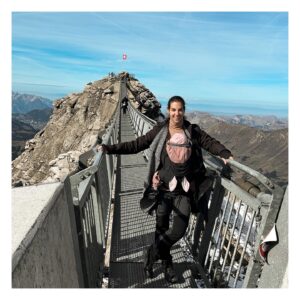 Marta Ondráčková Instagram - #drimalgangnacestach tentokrát #switzerland 

Jsme s holkama sbalily batoh a jely se kochat. Cestování v poměru 2 děti na jednoho rodiče, to je čirý adrenalin!

#worldisthebestplayground