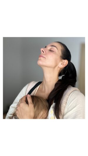 Marta Ondráčková Instagram - NÁROČNÉ DNY? Co si budeme, my mámy někdy makáme dnem i nocí. Aspoň minutu pro sebe! Nebo dvě :-)
Kromě téhle rychlo masáže mám pro vás dárek! 50% slevu na můj kurz HAPPY MAMMA s kódem ADVENT. Link najdete v BIU

Takže - hezký advent a držte se! ❤️

#jsmevtomspolu #mamysobe #udrzksicht