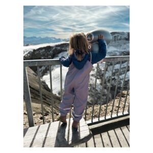 Marta Ondráčková Instagram - #drimalgangnacestach tentokrát #switzerland 

Jsme s holkama sbalily batoh a jely se kochat. Cestování v poměru 2 děti na jednoho rodiče, to je čirý adrenalin!

#worldisthebestplayground