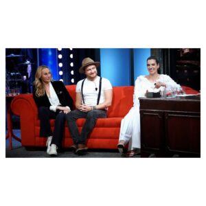 Marta Ondráčková Instagram - SHOW JANA KRAUSE ❤️
Splněné přání. Tuhle položku jsem měla na svém bucket listu snad od jejího prvního dílu. Byl to rozhodně zážitek chvilku si pinkat s takovým profíkem jakým je Jan Kraus. Velká pokora, ačkoliv to tak podle mé prořízlé pusy možná nepůsobilo, a respekt vůči jeho umu a ostrému humoru. Takže už jen prosté DĚKUJU! Budu se těšit příště!

#showjanakrause @jankrausss #udrzksicht #bucketlist #splnenysen #dekuju #herecka