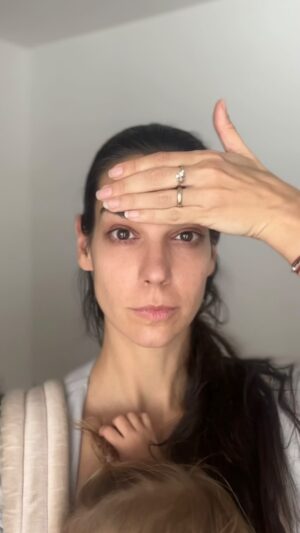 Marta Ondráčková Instagram - OČI a hlavně ZDRAVÉ OČI. Za to, jak vypadá vaše oční okolí můžou i všechny ty svaly uvnitř! Polechtejte je :-)
#vyzvaudrzksicht No. 7
Tak pa zítra 💋

#udrzksicht