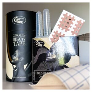 Marta Ondráčková Instagram - KOSMETICKÉ TEJPY @beautytape.cz 

Tejpování a konkrétně tyto skvělé tejpy ode mě dobře znáte. Právě teď si můžete udělat radost luxusním balíčkem, který obsahuje dvě balení tejpovací pásky na kosmetické tejpování a k tomu nejjemnější baňky na ošetření obličeje ❤️ Když si k tomu přihodíte crossy, máte dokonalé kombo.

#tejp #kosmeticketejpovani #udrzksicht #zdravaplet #antiage #protivraskam #radost #dovolena #leto #krasnaplet #tochci #crosstape #milujutejpy #mracivka