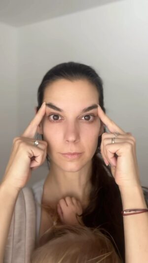 Marta Ondráčková Instagram - BOTOXOVÉ CVIKY. Využijte body, které omezí pohyb svalů způsobujících mračivku.
#vyzvaudrzksicht No.6
Tak pa zítra 💋

#udrzksicht