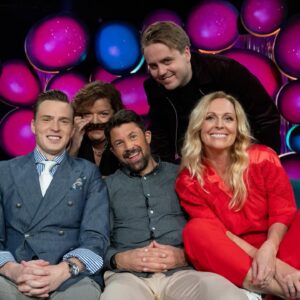 Marte Stokstad Instagram - «Legobygg, OL-gull og en gamingstol i skinn…hvem bor her?» 🌟Kåss til Kvelds, kl 21.35. @kwarholm @nilsingar