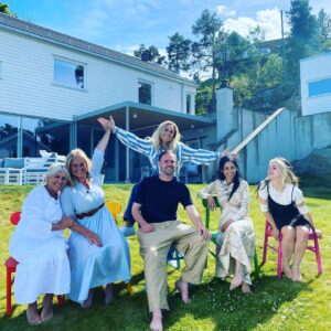 Marte Stokstad Instagram - PREMIERE! På tide å gjette hvor folk bor igjen! «Hvem bor her» kl 20.00 på Nrk 1 eller i nettspilleren nå🌟🌟🌟(og hvem har en reborn baby hjemme?)