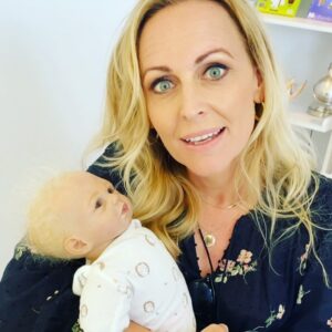 Marte Stokstad Instagram - PREMIERE! På tide å gjette hvor folk bor igjen! «Hvem bor her» kl 20.00 på Nrk 1 eller i nettspilleren nå🌟🌟🌟(og hvem har en reborn baby hjemme?)