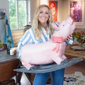 Marte Stokstad Instagram - Bursdag OG opptak med «Hvem bor her» Feirer med hånda godt oppi gyngegrisen. Drømmedag, det! 🎈