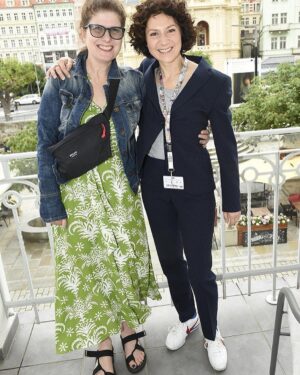 Martha Issová Instagram - Z celého 🤍 děkuji mému milému @kviff . Za filmy, setkání, srandu, glamour a pocit velikýho štěstí z existence otevřené a imaginativní komunity filmařů celého světa. Ať žije film! Ať žije Mezinárodní Filmový Festival Karlovy Vary!

Za šaty děkuji:

@zalando 
@friendly___friends 

Za péči:

@elleczech 
@radka_sirkova 
@margitavisage 
@tylmarty 
#ellebeautylounge 

Fotky jsou z panelové diskuze pro @actorsmap společně s @katerinaoujezdska a můj milovaný @dondricek , představení filmu Buko s Alicí Nellis a z rozhovoru s @cestmirstrakaty pro @kvifftv