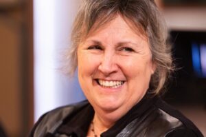Marthe Laverdière Instagram - J'ai eu le bonheur de participer à l'émission @latour.tva et ce sera diffusé ce soir à 19 h 30 sur les ondes de TVA. 🥰 
Ces quelques photos vous permettront de constater à quel point j'ai été bien reçue et quelles belles rencontres j'ai faites. Merci de l'invitation, on reprend ça n'importe quand! 🪴

📸 @Marc-André Lapierre