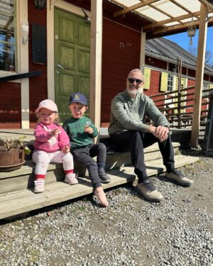 Martin Björk Instagram - Så kom sommaren även till Åre. Det har grillats vid vattnet, det har cyklats, det har bakats pizza  o det har besökts ett vattenfall. Hur har du firat in sommaren i helgen?🌞