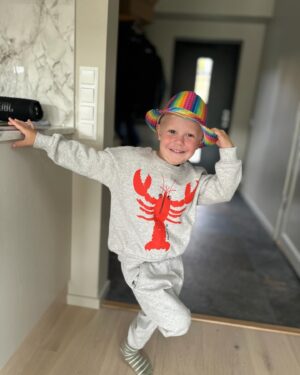 Martin Björk Instagram - Älskade Fabian. Nu är det på dagen 5 år sen du kom in i vårt liv. Inte en lugn stund har vi haft sen dess. Du är en riktig glädjespridare som ständigt söker nya äventyr. Grattis på födelsedagen. Mamma, pappa o Stella älskar dig🎉❤️