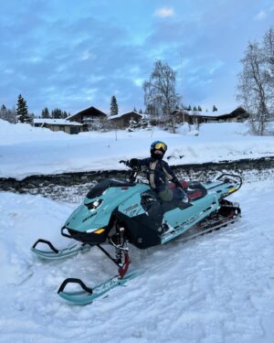 Martin Björk Instagram - Älskade Fabian. Nu är det på dagen 5 år sen du kom in i vårt liv. Inte en lugn stund har vi haft sen dess. Du är en riktig glädjespridare som ständigt söker nya äventyr. Grattis på födelsedagen. Mamma, pappa o Stella älskar dig🎉❤️