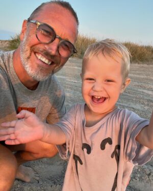 Martin Björk Instagram - Älskade Fabian. Nu är det på dagen 5 år sen du kom in i vårt liv. Inte en lugn stund har vi haft sen dess. Du är en riktig glädjespridare som ständigt söker nya äventyr. Grattis på födelsedagen. Mamma, pappa o Stella älskar dig🎉❤️