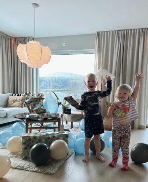 Martin Björk Instagram - Älskade Fabian. Nu är det på dagen 5 år sen du kom in i vårt liv. Inte en lugn stund har vi haft sen dess. Du är en riktig glädjespridare som ständigt söker nya äventyr. Grattis på födelsedagen. Mamma, pappa o Stella älskar dig🎉❤️