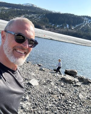 Martin Björk Instagram - Så kom sommaren även till Åre. Det har grillats vid vattnet, det har cyklats, det har bakats pizza  o det har besökts ett vattenfall. Hur har du firat in sommaren i helgen?🌞