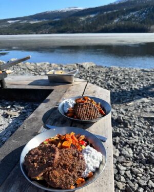Martin Björk Instagram - Så kom sommaren även till Åre. Det har grillats vid vattnet, det har cyklats, det har bakats pizza  o det har besökts ett vattenfall. Hur har du firat in sommaren i helgen?🌞