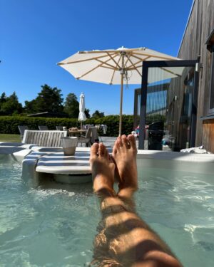 Martin Björk Instagram - Glimtar tillbaka på sommaren o konstaterar att så dåligt väder va det väl inte?🌞