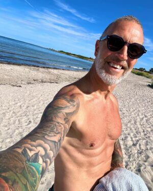Martin Björk Instagram - Glimtar tillbaka på sommaren o konstaterar att så dåligt väder va det väl inte?🌞