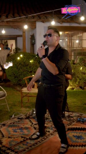Martín Cárcamo Instagram - Tremendo cover se mandaron los Zúmbale en La Alfombra!!

“Ahora Te Puedes Marchar” versión @grupo_zumbale_primo 🎷🎹🎸

Mira el capítulo completo en mi canal de YouTube! ▶️
(Link en bio). 

#laalfombra #zumbaleprimo #luismiguel #ahoratepuedesmarchar #canciones #musica #cumbia