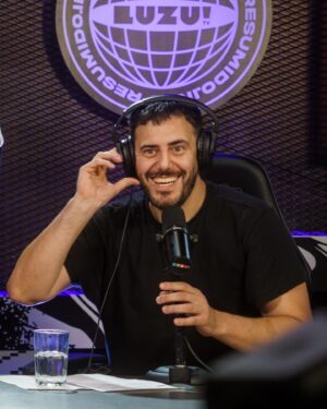 Martín Garabal Instagram - El último mes:
1. Envidiosa, próximamente por Netflix
2. Martín Movilero en el Lollapalooza 
3. Haciendo @edicionespecial__ 
4. Un retrato de @malenafradkin 
5. Un retrato de @boscology