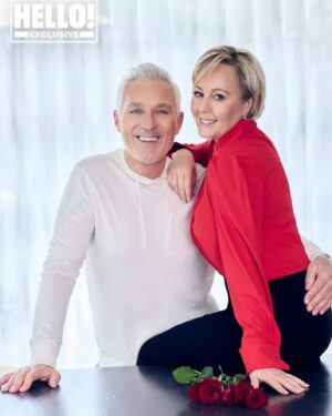 Martin Kemp Instagram - Hello mag out now!!!