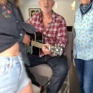 Martin Kemp Instagram - Happy Monday y’all, from the Kemps!!!