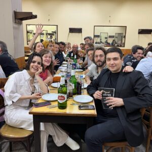 Martín Piroyansky Instagram - Estamos muy contentos!
Porno y helado ganó el cóndor a mejor serie de comedia. @nachitosaralegui ganó revelación masculina. @sofimorandi ganó mejor actriz de comedia y yo gané mejor actor de comedia. Gracias a todos los argentinos y uruguayos que participaron en la serie. Gracias a @navajofilms y @saladounltd por producir y gracias a @primevideolat por hacerlo posible.