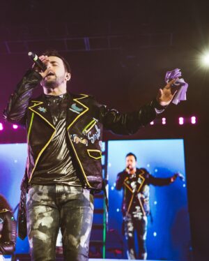 Martín Ricca Instagram - Monterrey gracias por tanto amor 🤍
@2000sxsiempre 

📷 @carlos_rdzph 

#martinricca #2000sxsiempre #monterrey #martinriccaenmexico #arenamonterrey #musica #cantar #gira #show  #concierto #fans #vida #sueños #mexico🇲🇽 #argentina🇦🇷