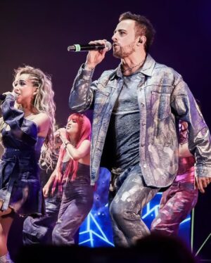 Martín Ricca Instagram - @2000sxsiempre 

📍Guadalajara
📍Puebla 

📷  @soy_alanhdez 

👟 @adidasmx 

@boboproducciones 

#2000sxsiempre #martinricca #martinriccaenmexico #boboproducciones #gira #música #fans #show #concierto #vida #música #mexico🇲🇽 #argentina🇦🇷
