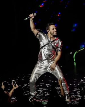 Martín Ricca Instagram - @2000sxsiempre 

📍Guadalajara
📍Puebla 

📷  @soy_alanhdez 

👟 @adidasmx 

@boboproducciones 

#2000sxsiempre #martinricca #martinriccaenmexico #boboproducciones #gira #música #fans #show #concierto #vida #música #mexico🇲🇽 #argentina🇦🇷
