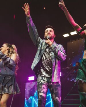 Martín Ricca Instagram - Monterrey gracias por tanto amor 🤍
@2000sxsiempre 

📷 @carlos_rdzph 

#martinricca #2000sxsiempre #monterrey #martinriccaenmexico #arenamonterrey #musica #cantar #gira #show  #concierto #fans #vida #sueños #mexico🇲🇽 #argentina🇦🇷