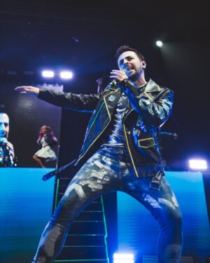 Martín Ricca Instagram - Monterrey gracias por tanto amor 🤍
@2000sxsiempre 

📷 @carlos_rdzph 

#martinricca #2000sxsiempre #monterrey #martinriccaenmexico #arenamonterrey #musica #cantar #gira #show  #concierto #fans #vida #sueños #mexico🇲🇽 #argentina🇦🇷