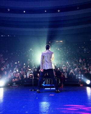 Martín Ricca Instagram - 25-11-23 Una noche para siempre en Monterrey 🎶 Gracias! 

25 Años 🎤sonando por primera vez 

🧥 @eduardoblassmexico 

👟 @adidasmx 

📷 @buttyruth 

#martinricca #martinriccaenmexico #martinricca25años #monterrey #musica #concierto #vida #fans #recuerdos #adidas #eduardoblassmexico #sueños #envivo #momentos #mexico🇲🇽 #argentina🇦🇷