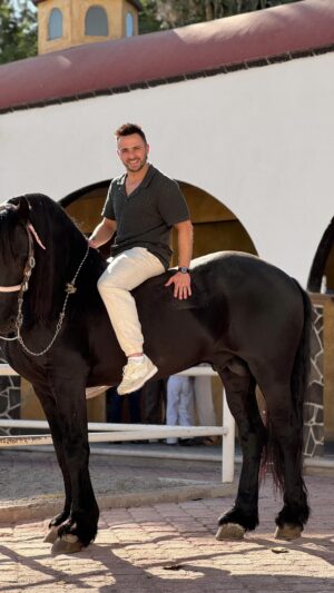 Martín Ricca Instagram - 🐎 Romeo 

@ranchojgf @cerritosxochitepec 

📷 @lalobrito 
📷 @jerryflores15 

#martinricca #martinriccaenmexico #rancho #caballo #bronco #miamigobronco #amigos #cuidenlosanimales #mexico🇲🇽 #argentina🇦🇷