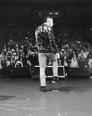 Martín Ricca Instagram - 25-11-23 Una noche para siempre en Monterrey 🎶 Gracias! 

25 Años 🎤sonando por primera vez 

🧥 @eduardoblassmexico 

👟 @adidasmx 

📷 @buttyruth 

#martinricca #martinriccaenmexico #martinricca25años #monterrey #musica #concierto #vida #fans #recuerdos #adidas #eduardoblassmexico #sueños #envivo #momentos #mexico🇲🇽 #argentina🇦🇷