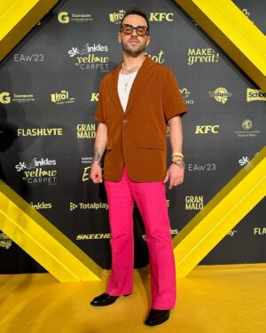 Martín Ricca Instagram - Una noche en los @eliotmedia 💛

Gracias @hm por vestirme 💗

#martinricca #martinriccaenmexico #2000sxsiempre #eliotawards #hmstudio  #pandora #premios #martinricca25años #musica #vida #andando #mexico🇲🇽 #argentina🇦🇷
