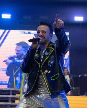 Martín Ricca Instagram - @2000sxsiempre 

📷 @martin_itvan 

#2000sxsiempre #martinricca #boboproducciones #martinriccaenmexico #arenacdmx #musica #vida #fans #gira #shows  #concierto #adidasmx #momentos #mexico🇲🇽 #argentina🇦🇷