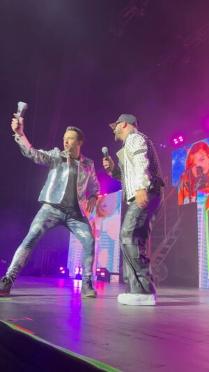 Martín Ricca Instagram - ¡IMANOL YA QUÉDATE TODA LA VIDA CON NOSOTROS! 🤘🏻🔥😎 Vaya show que te montas y si fuera poco @martinricca1 sumándose a la fantasía de todas las dosmileras que sueñan con ustedes dos. 😮‍💨🔥