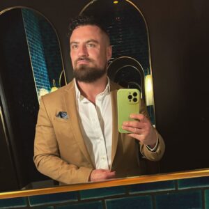 Martin Scurll Instagram - Only picture I took last night; a restroom selfie. 

New year, new hair! 😈☔️