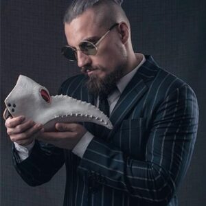 Martin Scurll Instagram - Should I stay or should I go?

#villain ☔️

📸 @y2jimbob