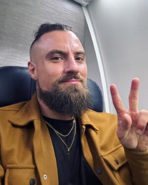 Martin Scurll Instagram - Grateful for this beautiful life! Full of ups and downs but whether I’m up or down I’m forever grateful ✌️

Happy Thanksgiving to all my followers I hope you have an incredible day and practice gratitude for everything you have in life! 🙏