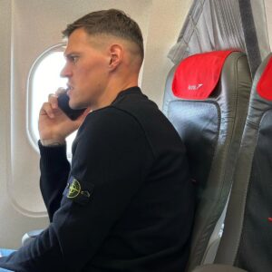 Martin Škrtel Instagram - Let's do this ⚽️
On the way to Liverpool ✈️
Liverpool vs.Ajax Legends together supporting @thelfcfoundation