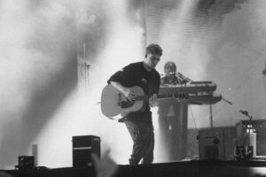 Martín Vargas Morales Instagram - 🥏🔵🌐🖲️🧞‍♂️

Que lindo terminar el año con dos conciertos y con personas tan especiales, gracias Medellín. Feliz navidad, feliz día, feliz vida para todos :))) que no pare!! 

Ps: Ahora si countdown para el 2023 que se viene maaas potente 💙