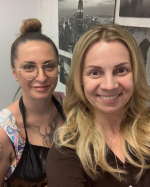 Martina Randová Instagram - ❣️❣️❣️Pozor pozor,moji milí ❣️❣️Jestli chcete nejlepší salon na prodloužení vlásků a nebo střih a barvu přesně podle vašich představ, jděte jedině do vlasového salonu HAIRHOLICK a nechte si udělat vlasy od SABINKY. 👍Díky osobní zkušenosti ručím za to, že je opravdu NEJLEPŠÍ A JE TO TAM SKVĚLÝ!!!! Dokonce je pro zákazníky zařízeno ZDARMA PARKOVÁNÍ.
Moc děkuji za nádhernou péči. 🙏🏻Jo a Sabinka je Anděl. Rovnou píšu i telefon a adresu, ať se můžete objednat:  Kadeřnictví HAIRHOLICK, Rohanské nábřeží 7, P8 Karlín. 
telefon k objednání:  420737509811. 👍👍👍👍👍👍👍👍👍👍👍👍. A možná se tam potkáme,protože já to tam miluju. 💁‍♀️💋
