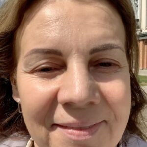 Martina Randová Instagram - Moji milí ❤️, jezděte opatrně. V poslední době se tady rozmohl takový nešvar, že řidiči neblikají, vecpou se před vás, když si necháváte správný odstup od auta před vámi a zapomínají, že ze dvou pruhů do jednoho existuje “ zip “. Tak a teď ta hezčí zpráva, MĚJTE SE CO NEJKRÁSNĚJI A MÁM VÁS RÁDA❣️ Opatrujte se🌼🌻💐🌺🌷🌹🪻🌾🌸🪷💐🪸Pro vás. A nezvadnou. 😉. @smazik_kladno.  P.s. Konec se mi tam nějak nevešel,nechápu. Omlouvám se. Ale bylo to: “ Aniž bych musela z postele “.
