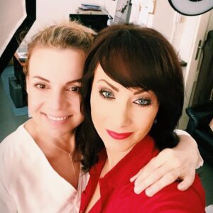 Martina Randová Instagram - Dnešní focení s mojí milovanou Danielkou. @sinkord_official Fotilo se nás víc na nový Web našeho skvělého producenta pro JT PROMOTION. To JT je zkratka jeho jména Jiří Turek. @turek.jirka . A těšíme se na vás na všech našich představeních❤️❤️❤️❤️ Nejbližší je 6.7. od 20:00 na @hvezdne_leto, pod Žižkovskou věží, komedie “ Dva nahatý chlapi “ a  13.7. od 20:00 komedii “ Osm eur na hodinu “ 
🍀🍀🍀🙋‍♀️🙋‍♀️🙋‍♀️💁‍♀️💁‍♀️💋💋