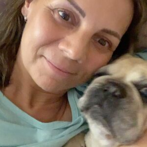 Martina Randová Instagram - Moje láska Mína❤️ Je jí 10 let a je to takové moje “ dítě “, když mi to opravdové nebylo dopřáno.  Mějte se moc krásně a Opatrujte se, moji drazí. 🍀🍀🍀🍀🍀🍀🍀🍀🍀🍀🍀🍀🍀🍀