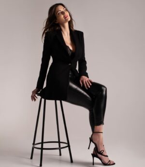 Martina Schindlerová Instagram - Each morning we are born again.
What we do today is what matters most.

📸 @lifestyle_by_kathy 
🩶 @musa_art_photo_studio
