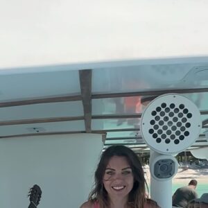 Martina Schindlerová Instagram - 🎸🛥️🌊🌞🌴
#standbyme 

@sharky_vylety 
#saonaisland 
#dominicanrepublic🇩🇴