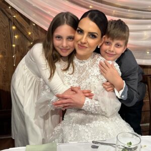 Martina Schindlerová Instagram - ❤️👰‍♀️
#mysister
@marianamaria_ana